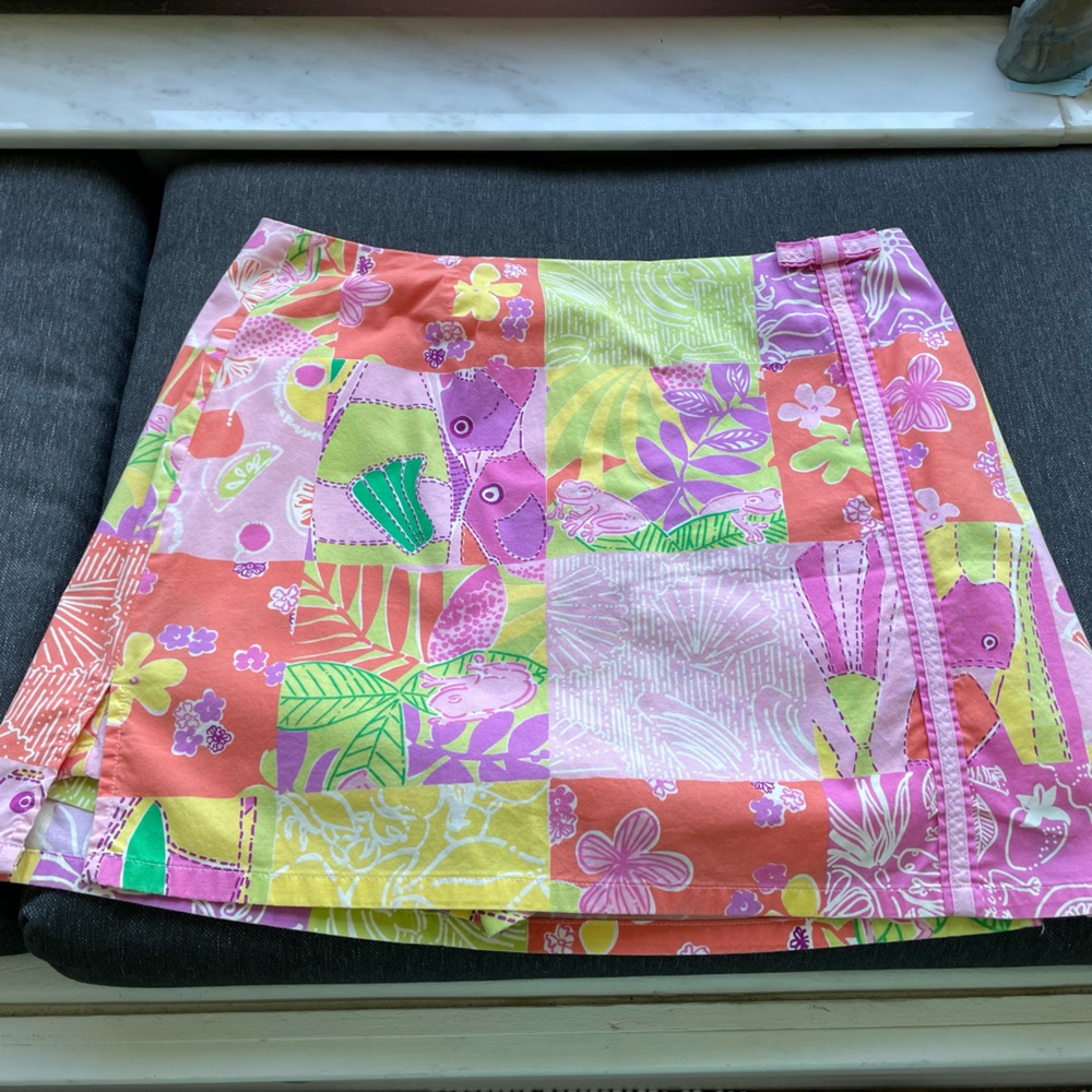 SOLD—-Lilly Pulitzer SKORT SIZE 8 multicolor